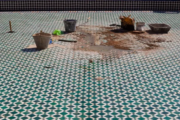 Marrákeš Maroko Října 2019 Restaurování Mozaikové Podlahy Velkého Nádvoří Bahijského — Stock fotografie