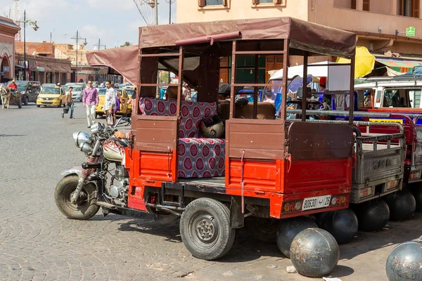 Marrakech Marruecos Octubre 2019 Auténtica Calle Con Motocicletas Con Carros — Foto de Stock