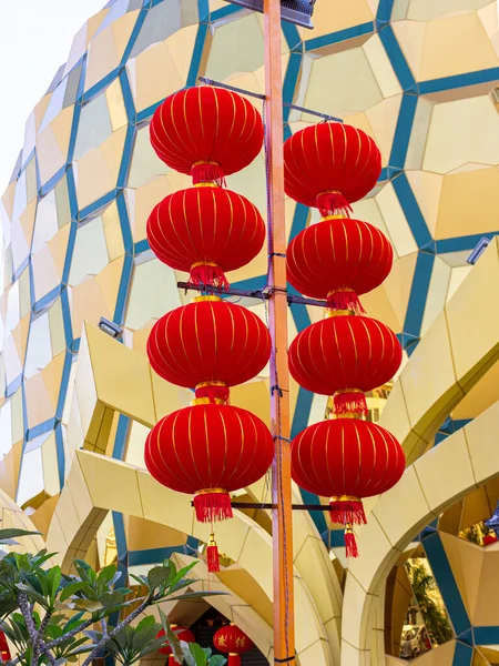 Lanternas Chinesas Vermelhas Que Decoram Ruas Ano Novo Chinês Cidade — Fotografia de Stock
