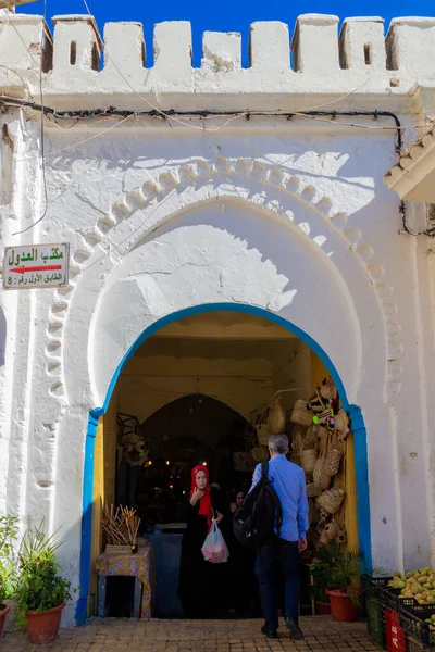 摩洛哥丹吉尔 Tangier Morocco 2019年10月17日 位于摩洛哥丹吉尔 Tangier 的主要粮食市场石拱门 Stone Arched Entrance — 图库照片