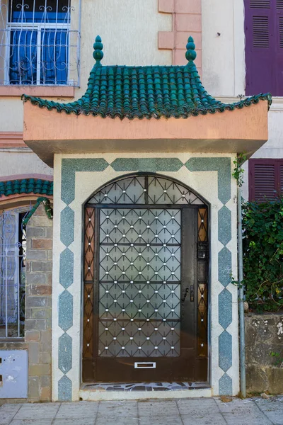 Ταγγέρη Μαρόκο Οκτωβρίου 2019 Μπροστινή Πόρτα Διακοσμημένη Κινέζικο Στυλ Στην — Φωτογραφία Αρχείου