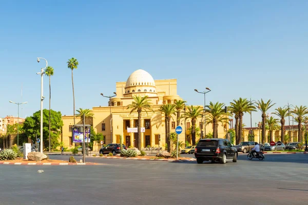 摩洛哥马拉喀什 2019年10月12日 摩洛哥马拉喀什皇家剧场前的交通交汇处 — 图库照片