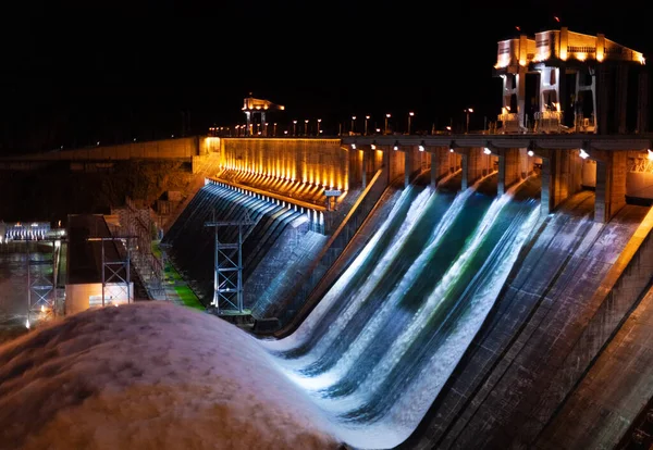 Odpadní Voda Vodní Elektrárny Krasnojarsku Rusko Noční Průmyslová Krajina Otevřenými — Stock fotografie