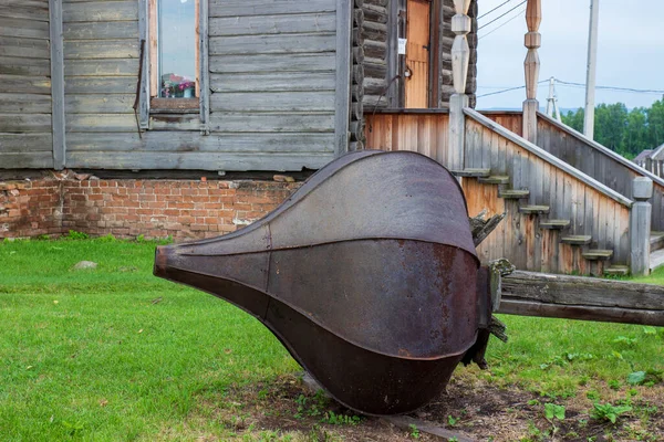 Rusty Metal Onion Dome Cross Church Paraskeva Pyatnitsa Lies Ground — Stock Photo, Image