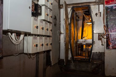 Krasnoyarsk, Rusya - 6 Eylül 2021: Krasnoyarsk Biyofizik Enstitüsü 'ndeki BIOS-3 kompleksinde bitki yetiştirme ekipmanı deneysel olarak geliştirilmektedir..