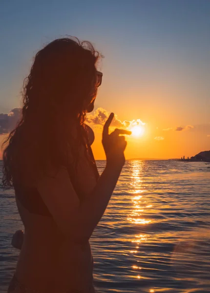 View Beautiful Sunset Sea Beautiful Young Female Teenager Relaxing Enjoying — Stock Photo, Image