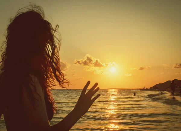 Beautiful Girl Long Hair Costs Sea Sunset Sun Copy Space — Stock Photo, Image