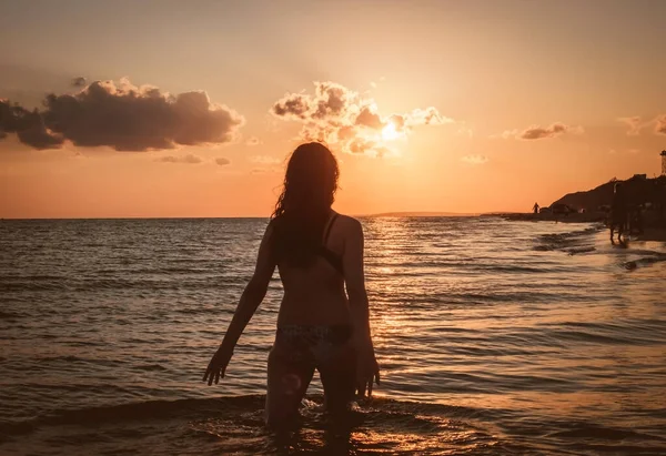 European Beauty Woman Silhouette Sunset Long Healthy Wet Hair Enjoying — Stock Photo, Image