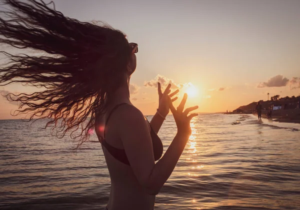 Beautiful Girl Long Hair Costs Sea Sunset Sun Copy Space — Stock Photo, Image