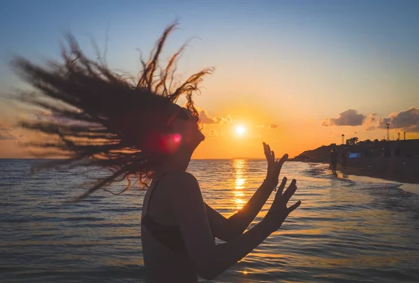 Beautiful Girl Long Hair Costs Sea Sunset Sun Copy Space — Stock Photo, Image