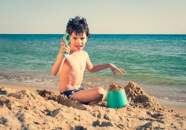 Bambini Giocano Mare Durante Vacanze Estive Famiglia Giocattoli Sabbia Acqua — Foto Stock