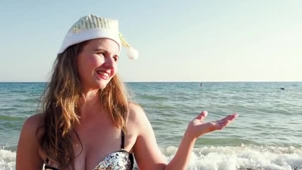 Young Slender Beautiful European Middle Aged Woman Beach — Stock Video
