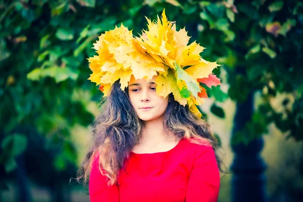 Foto Encantadora Chica Atractiva Con Vestido Rojo Reina Otoño Usar —  Fotos de Stock