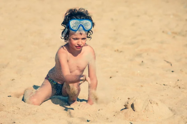 Liten Pojke Leker Med Sand Stranden Barn Koncept Som Har — Stockfoto