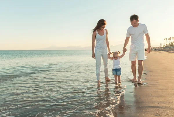 Kumsalda mutlu bir aile