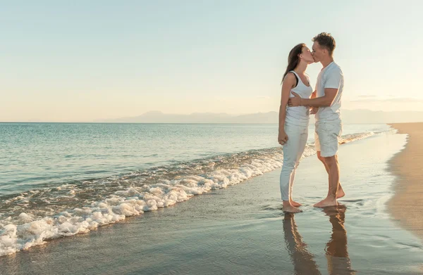 Genç çift başka bir öpüşme