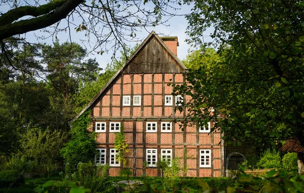 Altes Haus im Dorf — Stockfoto