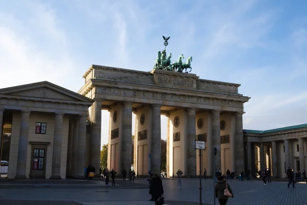 Brandenburg gate en Berlín, Alemania — Foto de Stock