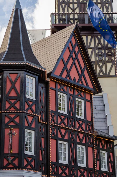 Німецький середньовічних будинок з Червоної фасаду — стокове фото