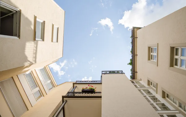 Konut binasının ön cephesi 