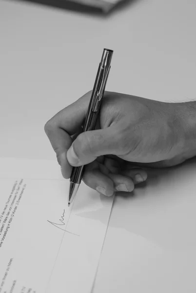 İmza yapma adam yardım