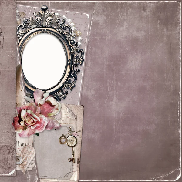 Vecchio sfondo shabby vintage con cornice, rose e decorazioni retrò — Foto Stock