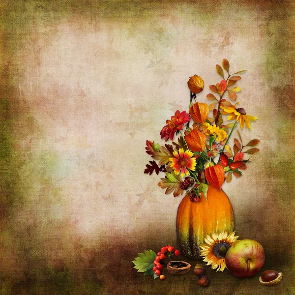 Background with autumn leaves, berries in a vase from pumpkin — Stock Photo, Image
