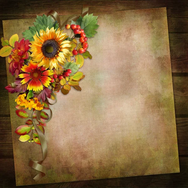 Bakgrund med höstlöv och blommor — Stockfoto