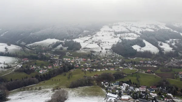 Avustralya 'da gündüz vakti çekilen güzel bir kış sahnesi.