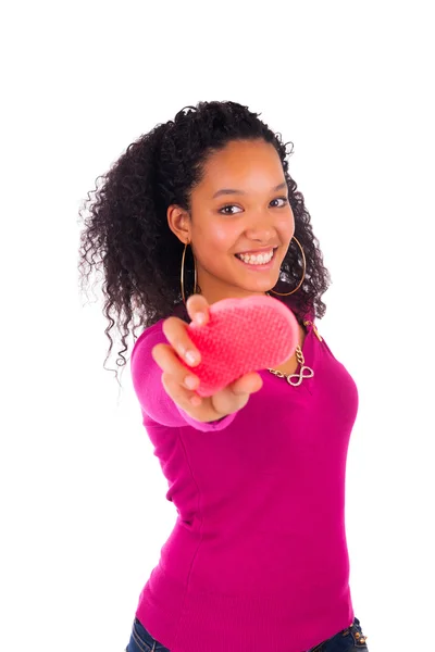 Jonge african american vrouw kammen van haar — Stockfoto