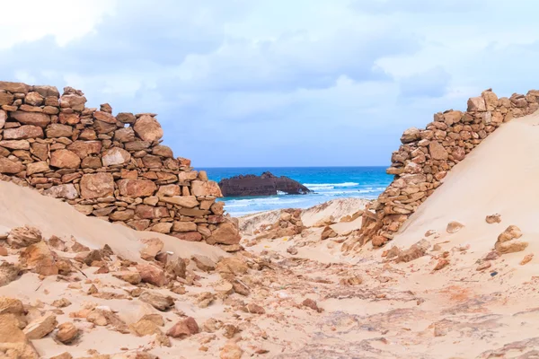 Vrak lodi na pobřeží boa Vista na Kapverdách — Stock fotografie