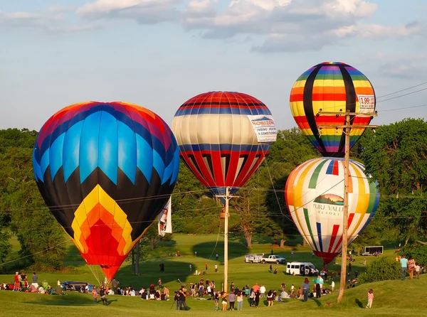 Αερόστατα θερμού αέρα δεμένοι — Φωτογραφία Αρχείου