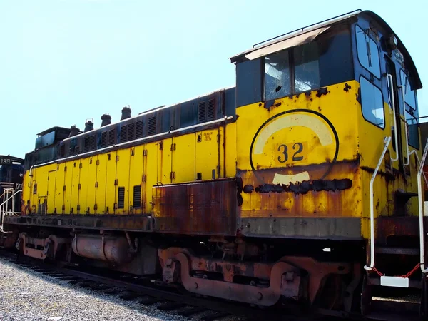 Moteur de train jaune vintage — Photo