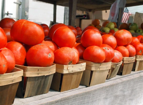 Pomodori nei cestini — Foto Stock