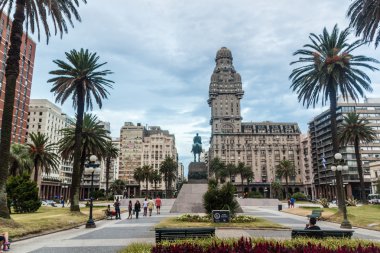 Plaza Independecia square in the center of Montevideo clipart