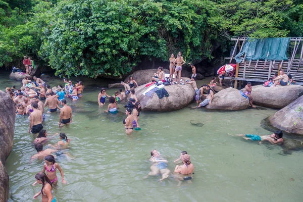 People enjoy natural swimming pool — Stock Photo, Image