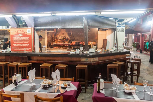 Barbecue in Mercado del Puerto in Montevideo — Stock Photo, Image