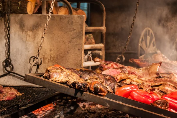 Barbecue in Mercado del Puerto in Montevideo — Stock Photo, Image