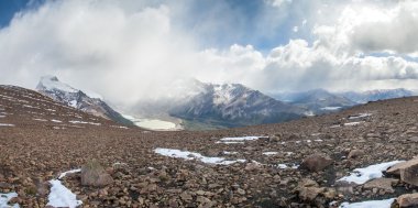 Laguna Torre Gölü