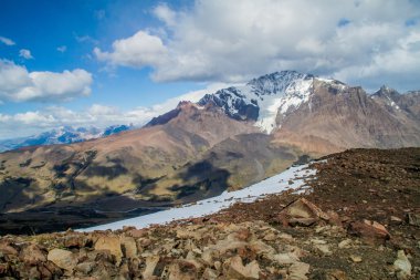 Los Glaciares Milli Parkı dağlarda