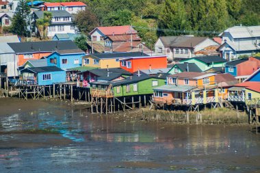 Palafitos (Uzunbacak evleri) Castro