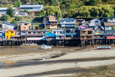 Palafitos (Uzunbacak evleri) Castro