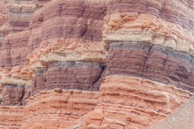 kaya oluşumları Quebrada de Cafayate içinde
