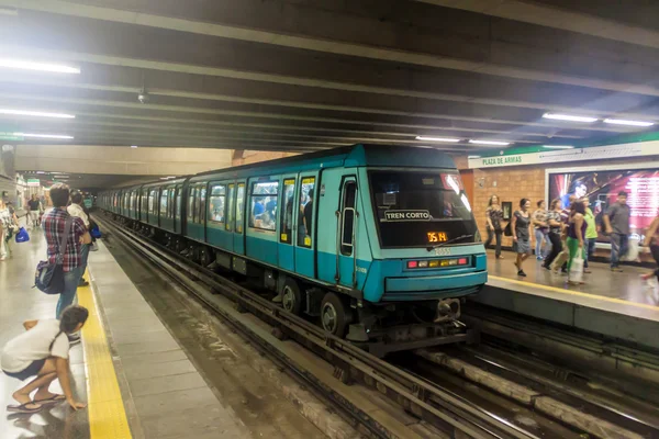 Estación de metro en Santiago de Chile — Foto de Stock