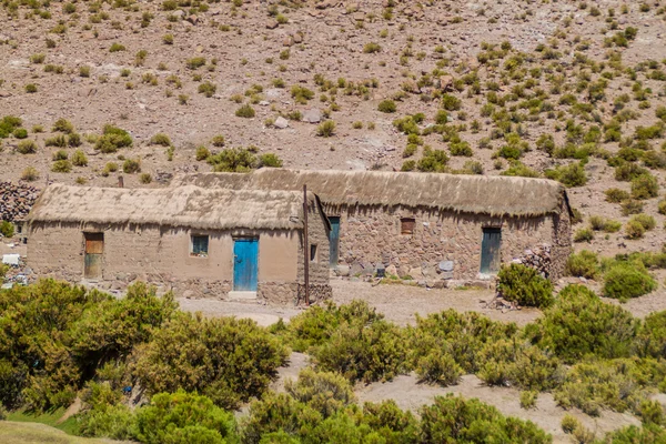 Adobe maison dans le désert de l'Altiplano bolivien — Photo