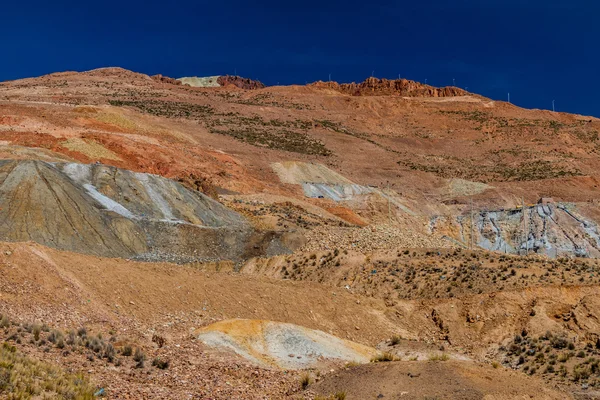 Montanha rica em minerais perto de Potosi — Fotografia de Stock