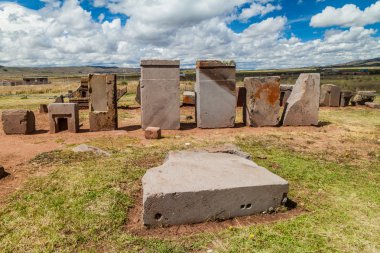 Bolivya Pumapunku Harabeleri