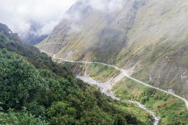 Yungas Dağları'nda tehlikeli yol
