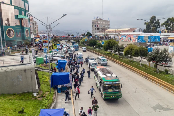 Трафік на головній дорозі в Ель Альто, Болівія — стокове фото