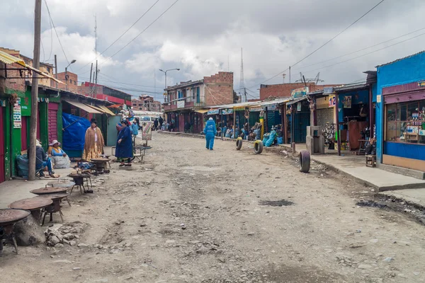 Pequeños puestos en un mercado local de brujas en El Alto — Foto de Stock